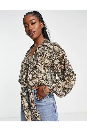 New Look Paisley print tie front blouse in