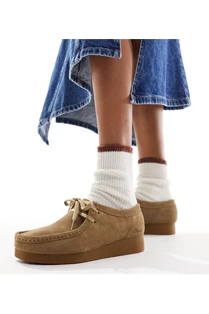 Clarks Wallabee Evo shoes in dark suede-Brown