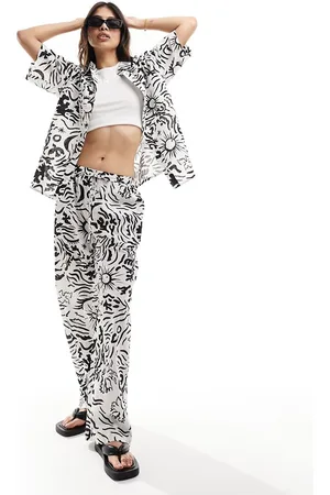 Iisla & Bird Graphic print loose fit beach pants in (part of a set)-Multi