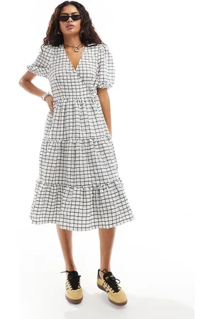Monki Wrap midi smock dress with tiered hem in white and black pane check-Multi
