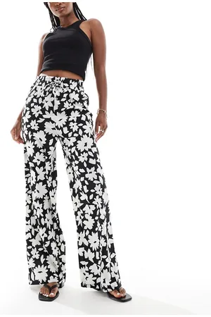 New Look Wide leg pants in floral print