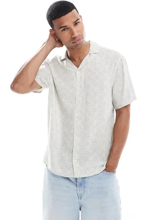 Hollister Short sleeve revere collar textured rayon medallion print shirt in green