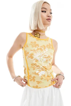 Daisy Street Fitted singlet in retro with hibiscus flower