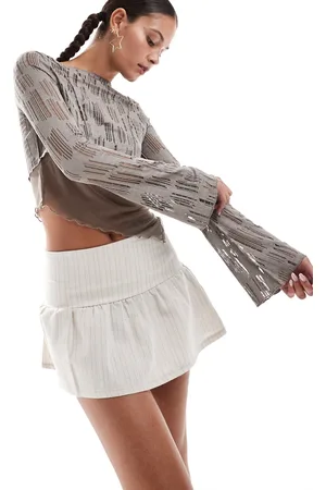 Daisy Street Low rise drop waist mini puff skirt in natural -White