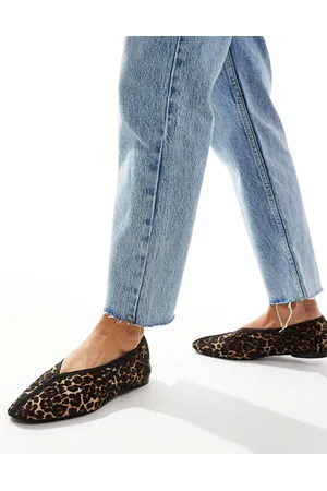 & OTHER STORIES Leather pointed ballerina pumps with front seam detail in textured -Black