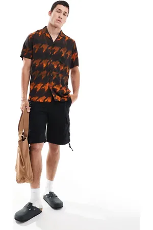 HUGO BOSS Ellino short sleeve revere collared shirt in all over houndstooth