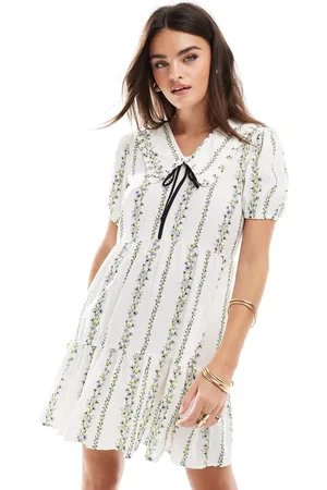 New Look Floral stripe tie front mini smock dress in white