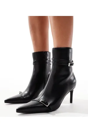 New Look Pointed mid ankle boots with buckles in