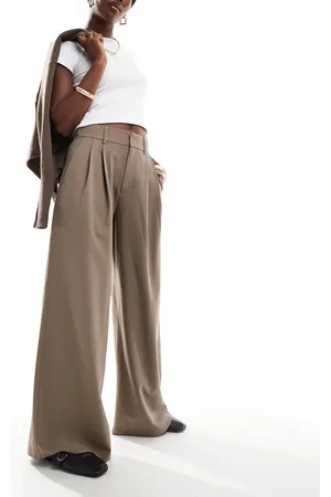 Stradivarius Super wide leg pleat front pants in -Neutral
