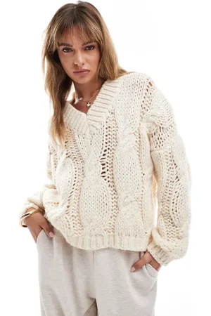 4th & Reckless Cable knit v neck jumper in -White
