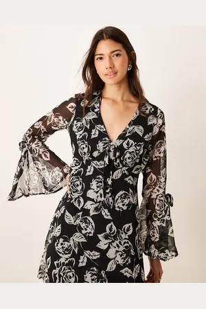 New Look Chiffon flare sleeve mini dress in pattern