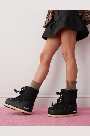 Moon Boot EVX light boots in