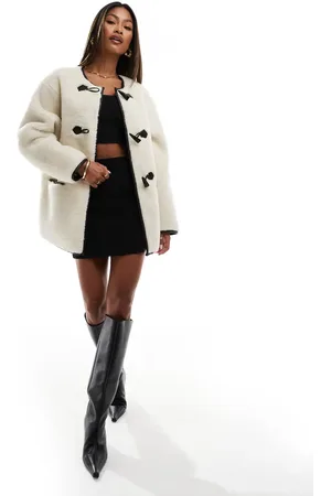 Forever New Contrast toggle teddy coat in -White