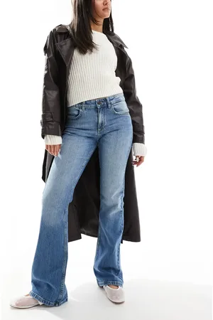 Pull&Bear Low rise bootcut jeans in authentic mid wash