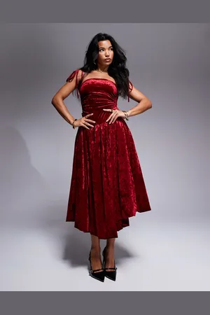 Amy Lynn Alexa puffball shoulder tie midi dress in velvet in red
