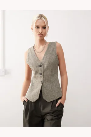 Urban Revivo Textured waistcoat top in natural-Green