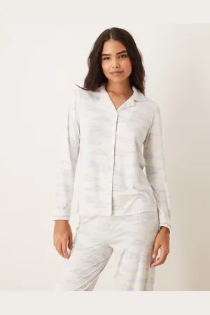 Urban Threads Satin long sleeve revere shirt and pants pyjama set in cloud print