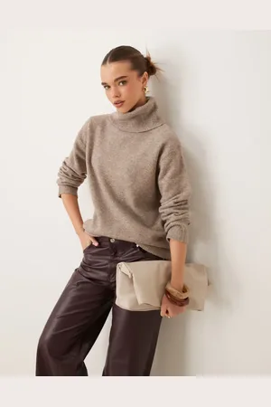 New Look Roll neck jumper in mink-Neutral