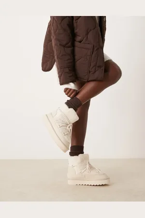 New Look Suedette snow boots in -White