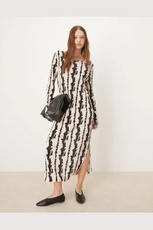 JDY Plisse midi dress in abstract print-Brown