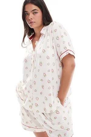 Chelsea Peers Curve poly short sleeve revere pyjama set in ditsy strawberry print