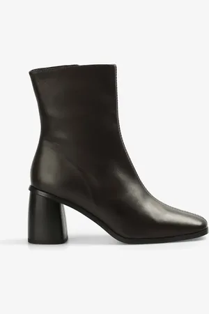 SCALPERS Banana boots in