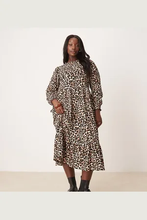 New Look New Look Curve long sleeve crinkle midi dress in leopard print-Brown