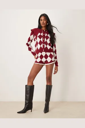 Neon Rose Harlequin argyle knitted shorts in burgundy-Red