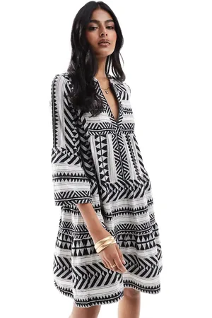 Accessorize Pattern print mini beach kaftan in dark and white