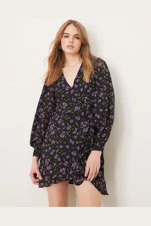 New Look Chiffon wrap mini dress in ditsy floral-Black