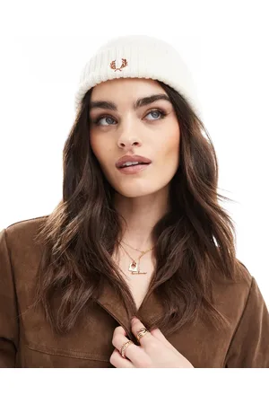 Fred Perry Cable knit beanie in off