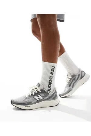 New Balance Arishi running trainers in