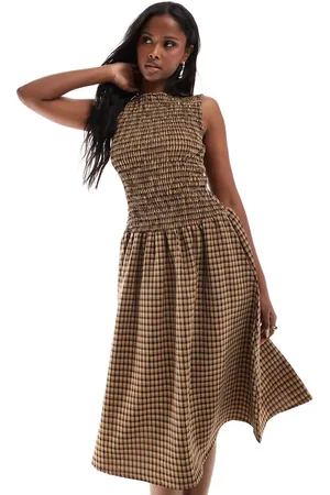 Daisy Street Drop waist shirred midaxi dress in