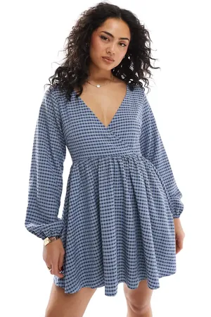 Daisy Street V neck mini dress in