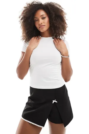 Miss Selfridge Tailored mini skort with bow in