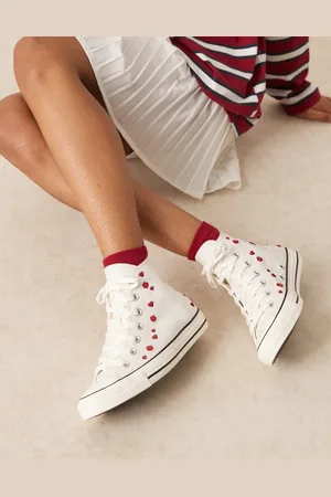 Converse Hearts Chuck Taylor All Star Hi sneakers in with roses