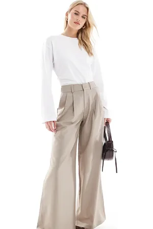 Stradivarius Tall pleated wide leg pants in -Neutral