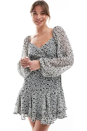 New Look Tiered ruffle mini dress in white daisy print