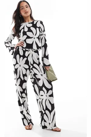 VERO MODA High waist wide leg plisse pants in monochrome floral print (part of a set)-Black