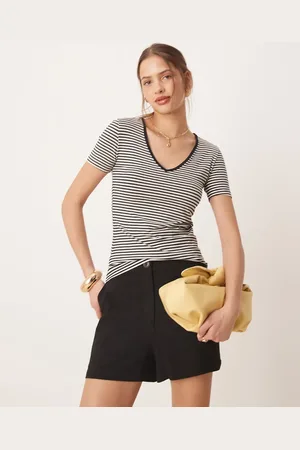 AWARE V neck t-shirt with contrast trim in -White