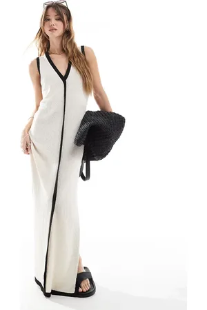 4th & Reckless Contrast trim sleeveless v neck knitted beach maxi dress in -White