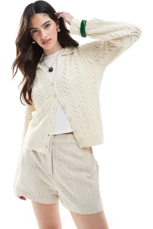 Miss Selfridge Contrast scallop hem knitted top in -White