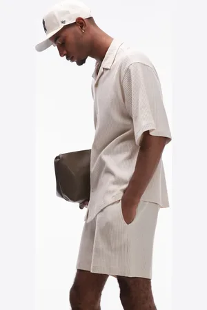 Topman Oversized fit waffle shorts in -Neutral