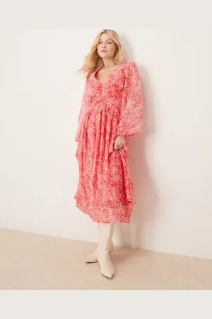 Pretty Lavish Twist bodice pleated maxi dress in pink abstract floral
