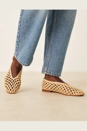 ASOS Linus clean ballet flats in -Neutral