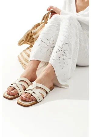Stradivarius Strap detail flat sandals in -Neutral