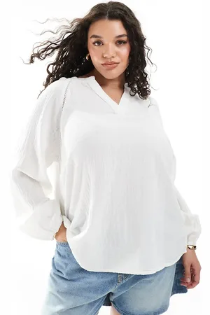 ONLY Cheesecloth v neck blouse in white