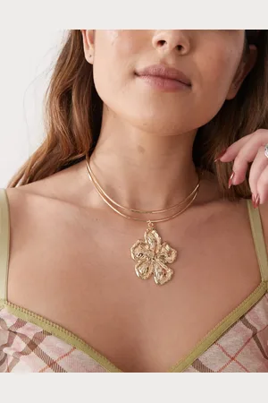 Reclaimed Choker necklace with flower and pearl in