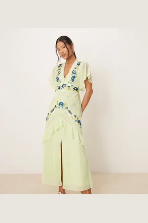 HOPE & IVY Embroidered waterfall sleeve maxi dress with lace trims in mint