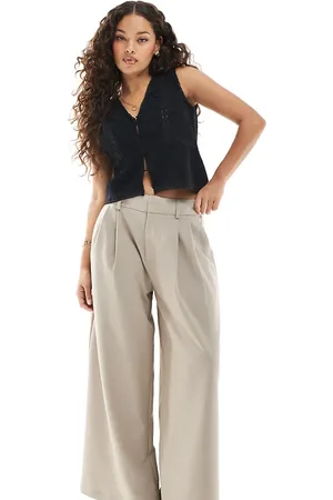 Stradivarius Petite pleated wide leg pants in -Neutral